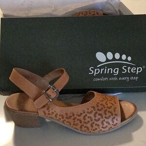 NWT Spring Step Sandals